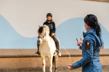 Laden Sie das Bild in den Galerie-Viewer, 🐎🥳 TAGESTICKET Zuseherplatz LIVE-Pferdetrainings-Intensivtage 2026 🐴✨