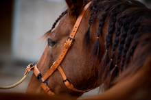 Laden Sie das Bild in den Galerie-Viewer, Serreta, lederummantelt mit einem Ring, Handarbeit