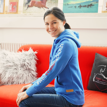 Laden Sie das Bild in den Galerie-Viewer, đ⨠LAGER-Abverkaufs-Special: Hoodie "ROXANNE" in frischem Azure-Blau