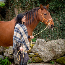 Laden Sie das Bild in den Galerie-Viewer, Serreta, lederummantelt mit einem Ring, Handarbeit
